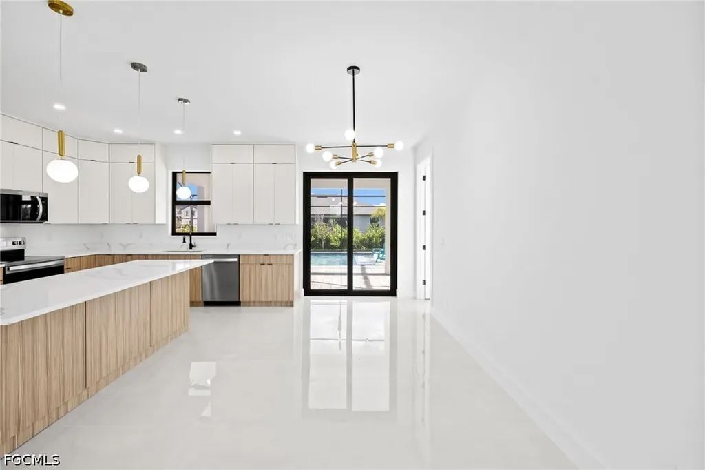 2049 NW 4th Street Cape Coral FL 33993