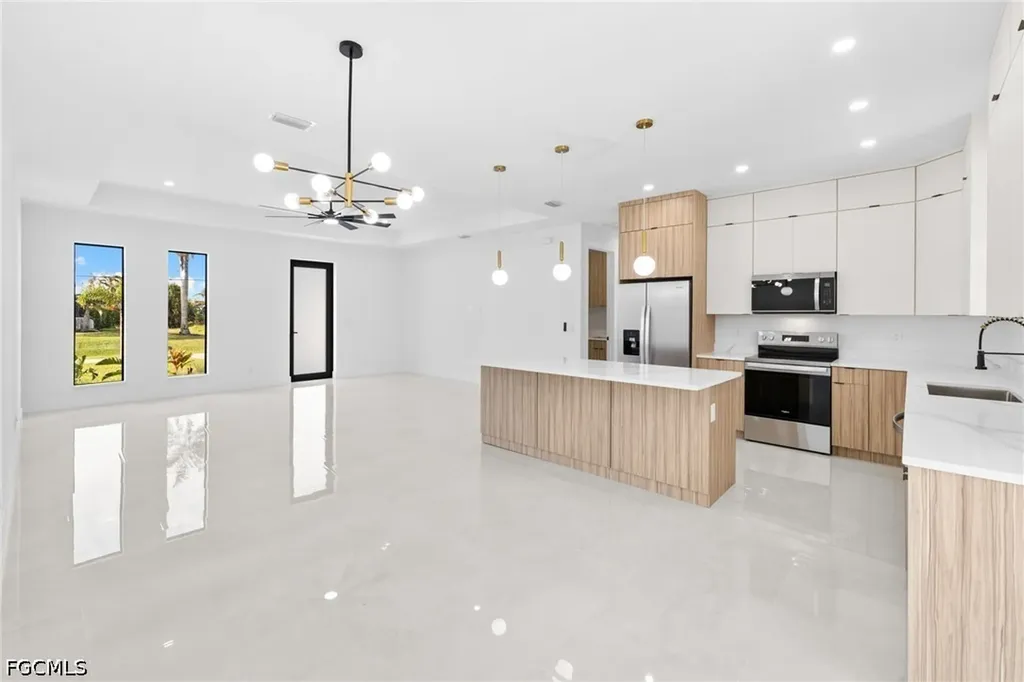 2049 NW 4th Street Cape Coral FL 33993