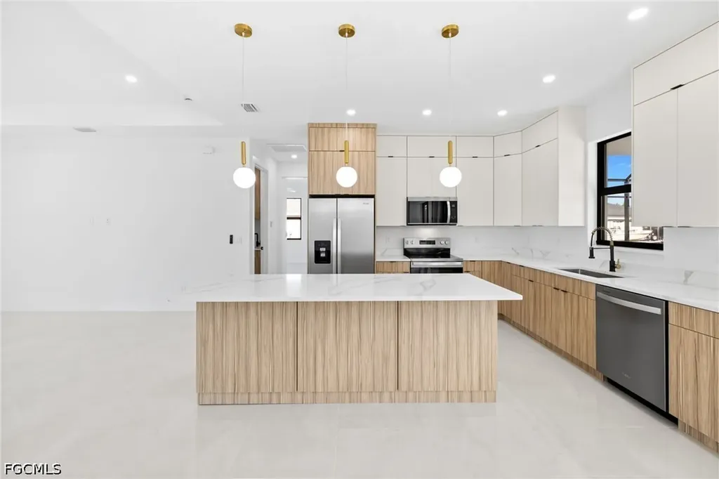 2049 NW 4th Street Cape Coral FL 33993