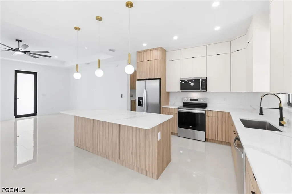 2049 NW 4th Street Cape Coral FL 33993