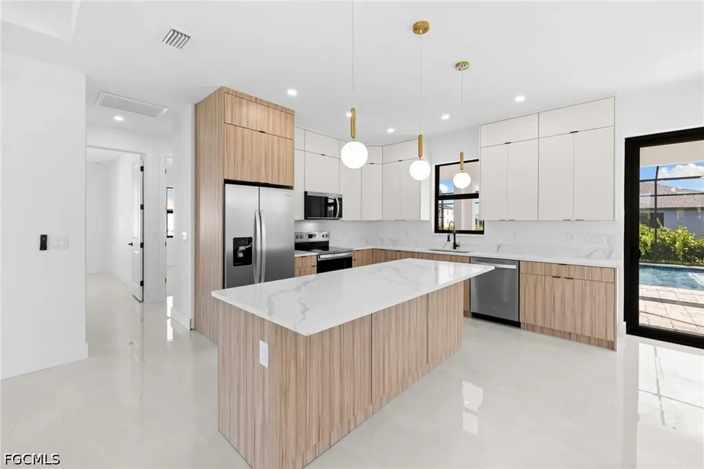 2049 NW 4th Street Cape Coral FL 33993
