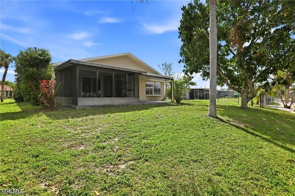 2225 Isle Of Pines Avenue Fort Myers FL 33905