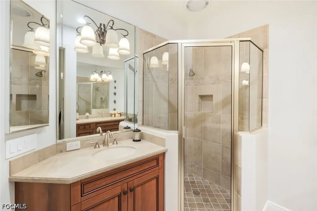 5727 Yardarm Court Cape Coral FL 33914