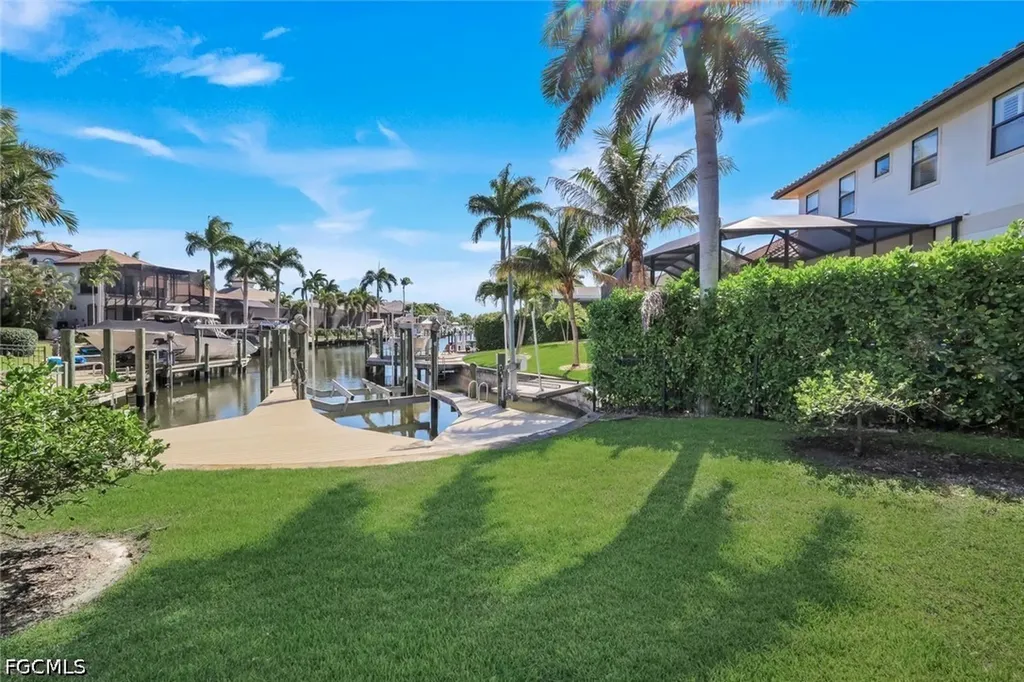5727 Yardarm Court Cape Coral FL 33914