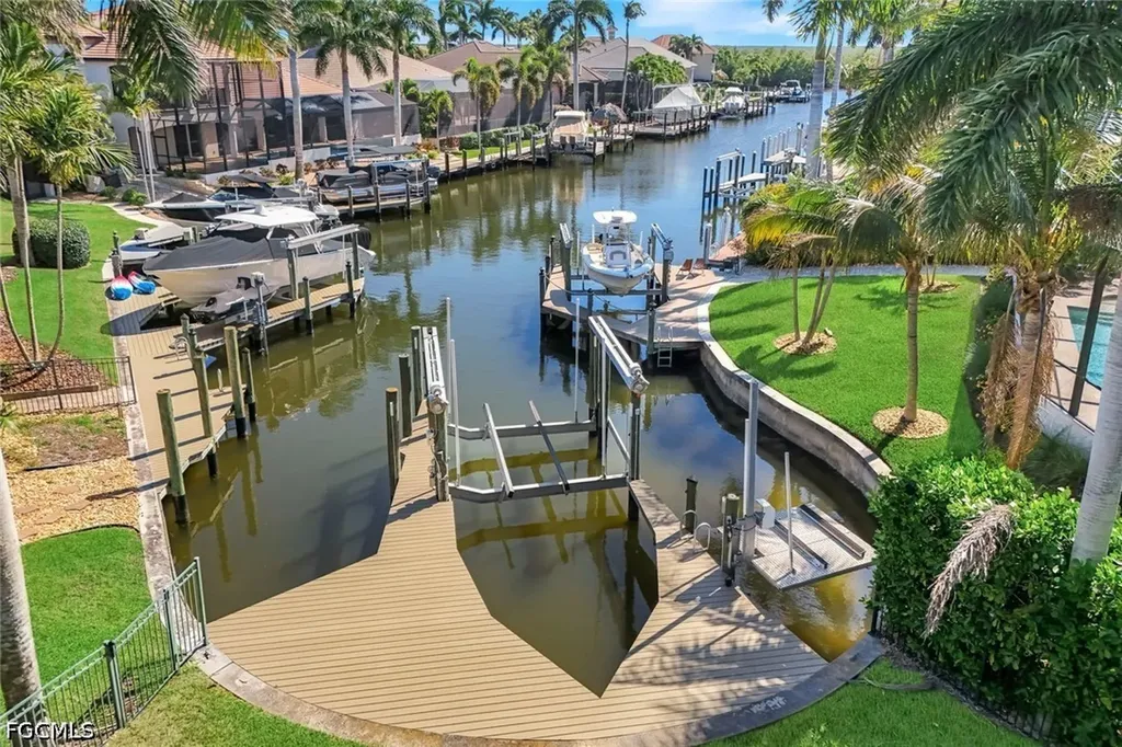 5727 Yardarm Court Cape Coral FL 33914
