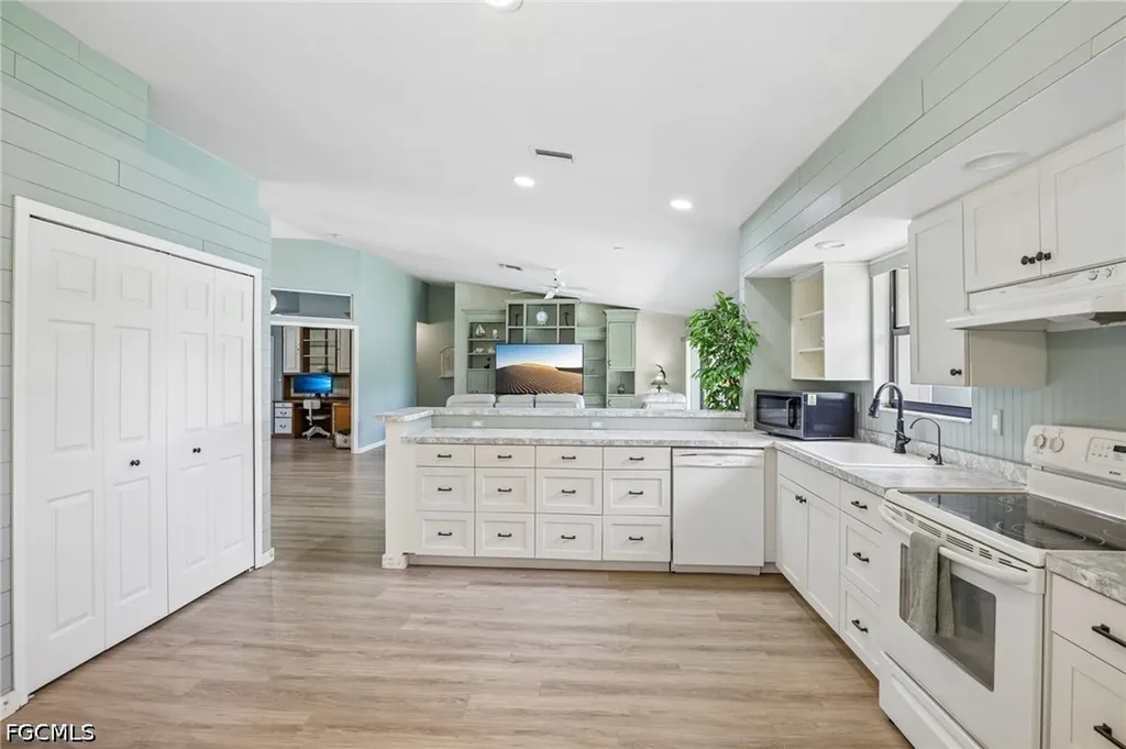 4539 Pine Village Court St. James City FL 33956