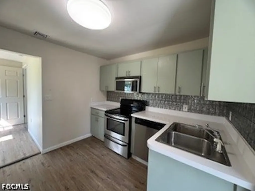 285 Avenue H NW Moore Haven FL 33471