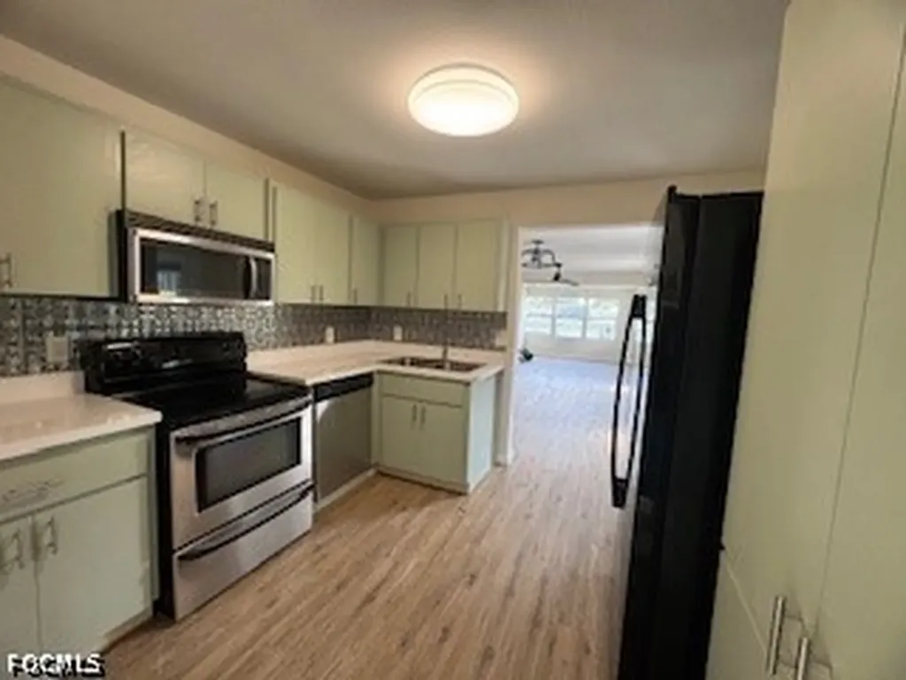 285 Avenue H NW Moore Haven FL 33471