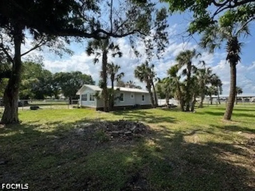 285 Avenue H NW Moore Haven FL 33471