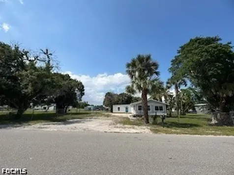 285 Avenue H NW Moore Haven FL 33471