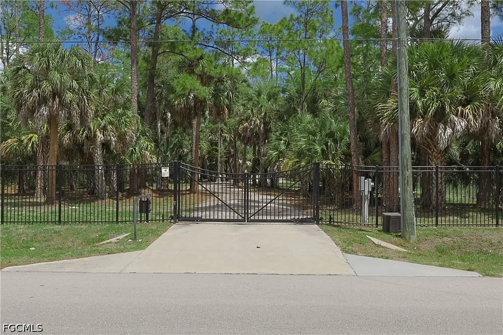 421 35th Avenue NE Naples FL 34120