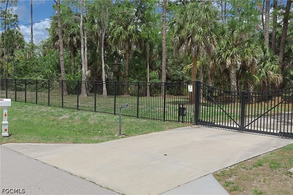 421 35th Avenue NE Naples FL 34120
