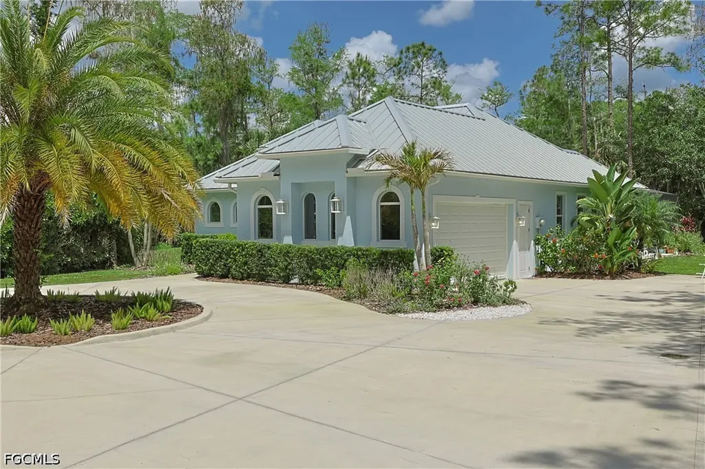 421 35th Avenue NE Naples FL 34120