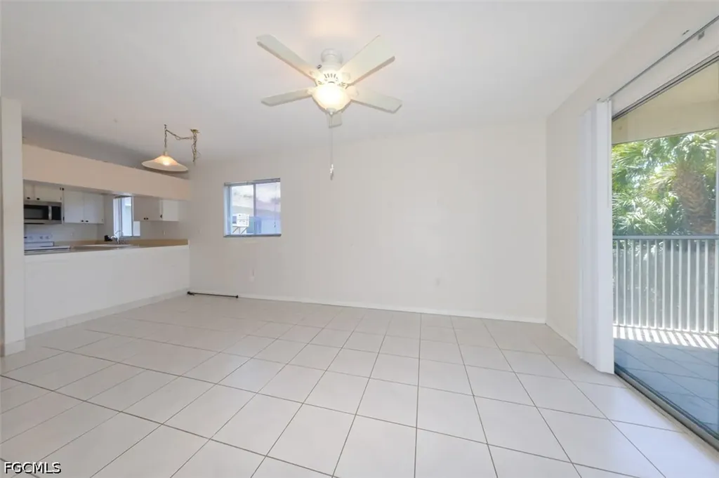 8101 Country Road Fort Myers FL 33919