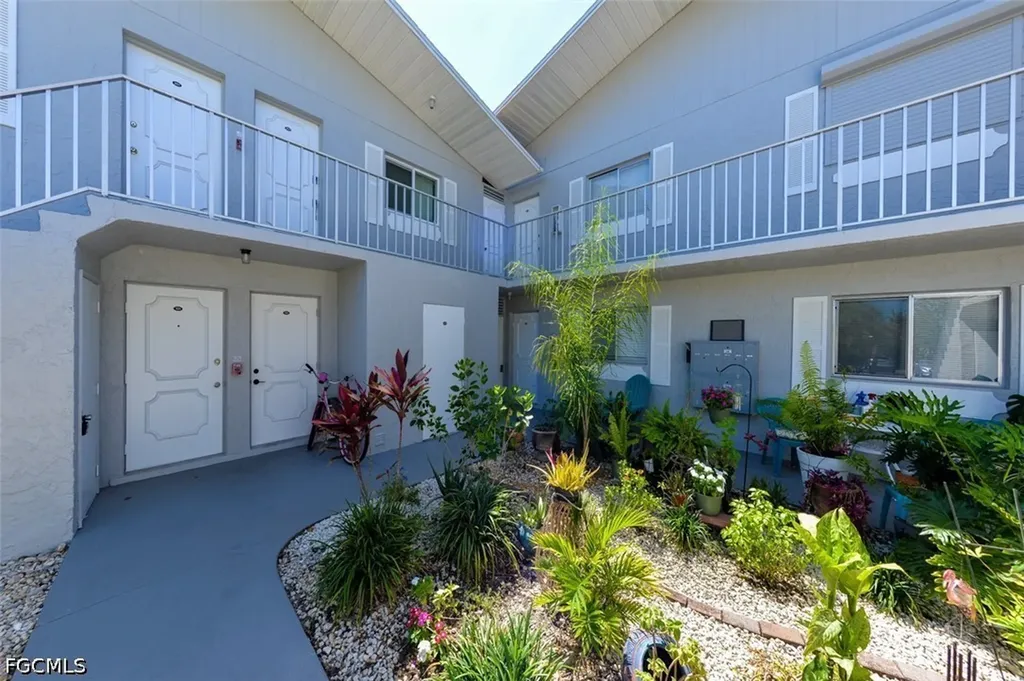 8101 Country Road Fort Myers FL 33919
