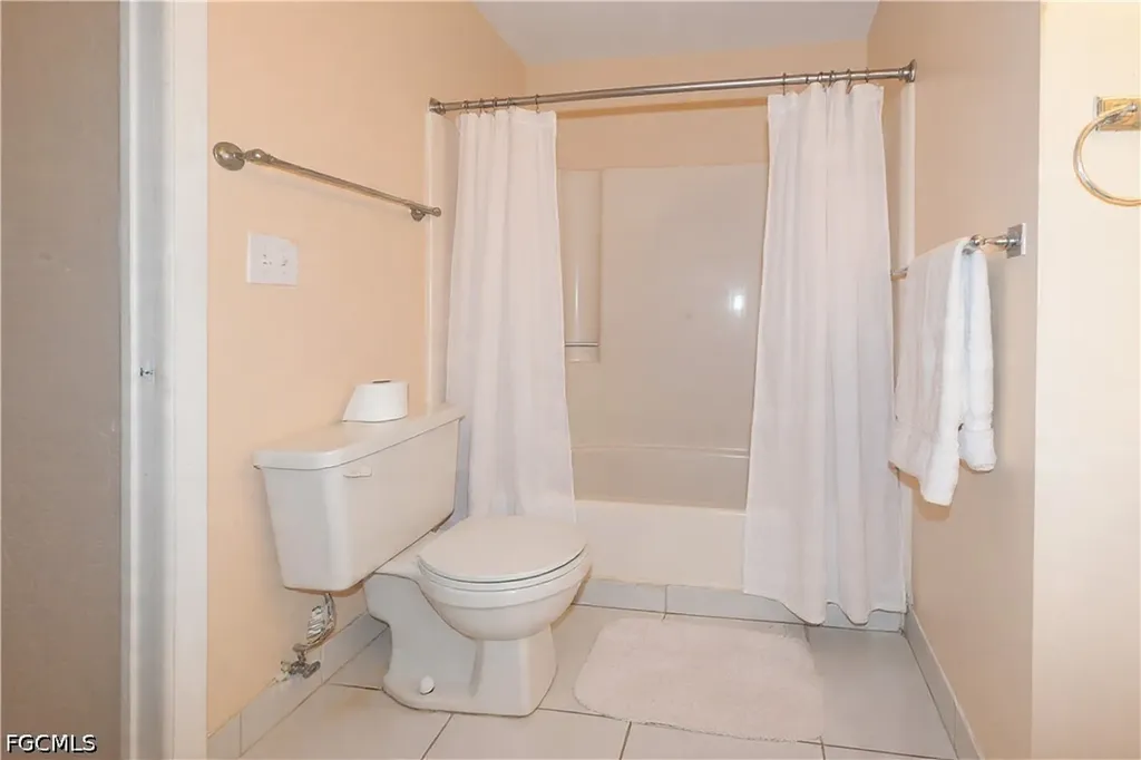 8101 Country Road Fort Myers FL 33919