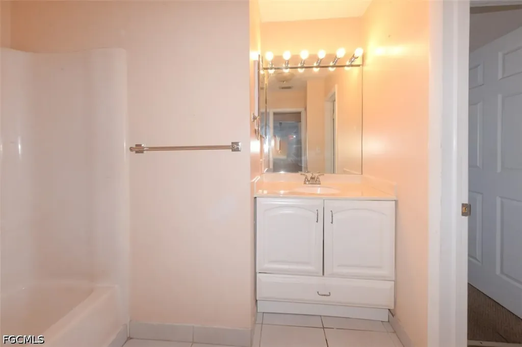 8101 Country Road Fort Myers FL 33919