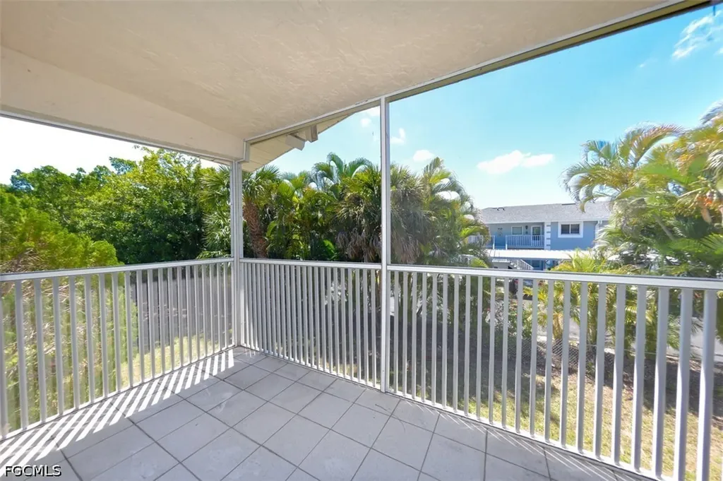 8101 Country Road Fort Myers FL 33919