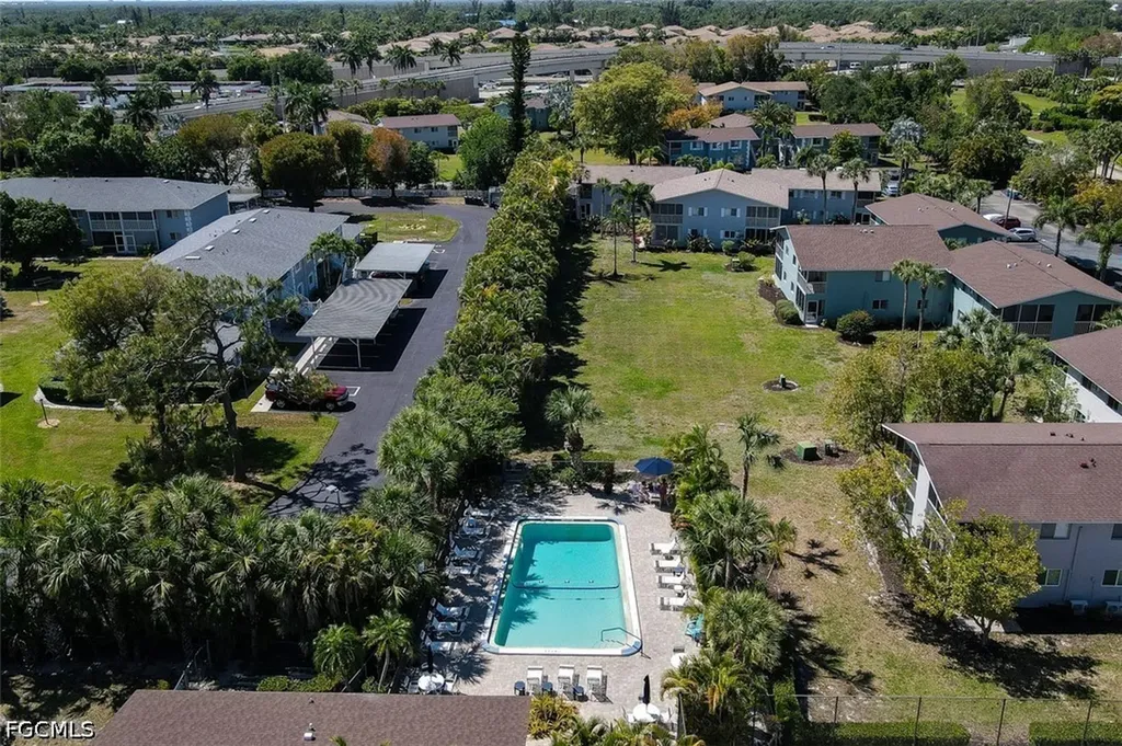 8101 Country Road Fort Myers FL 33919