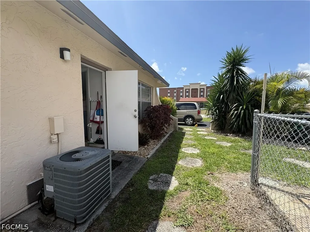 619 SE 47th Street Cape Coral FL 33904