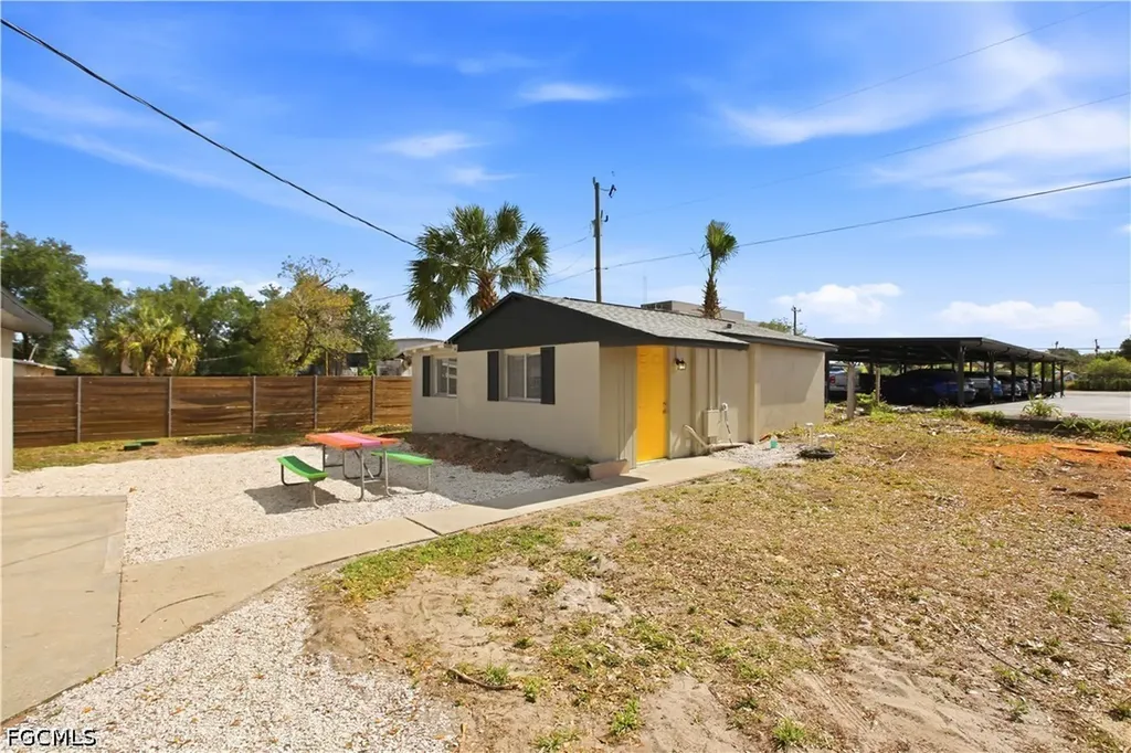 1640 Daniels Drive North Fort Myers FL 33917
