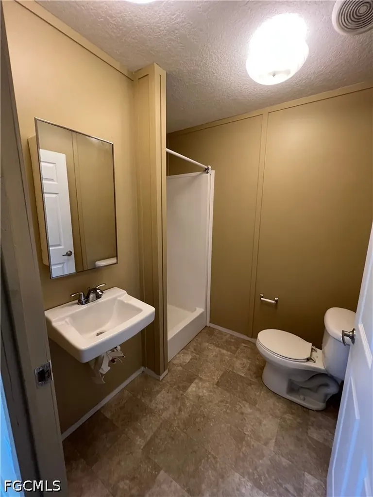 8086 Heck Drive North Fort Myers FL 33917