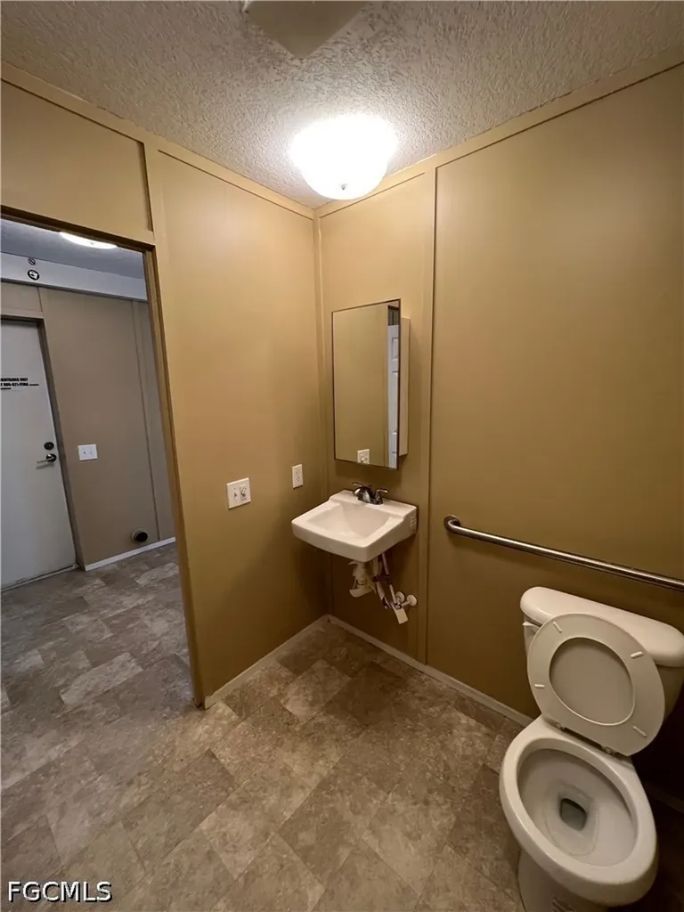 8086 Heck Drive North Fort Myers FL 33917