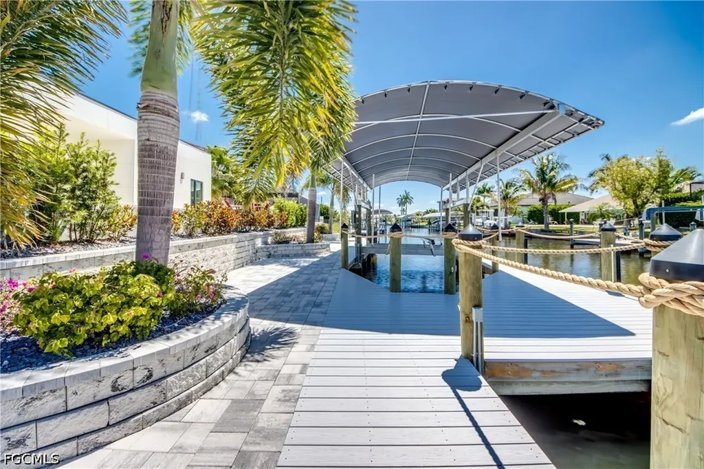 836 Miramar Court Cape Coral FL 33904