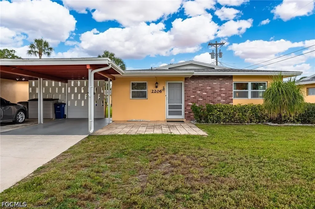 2206 E 6th Street Lehigh Acres FL 33936