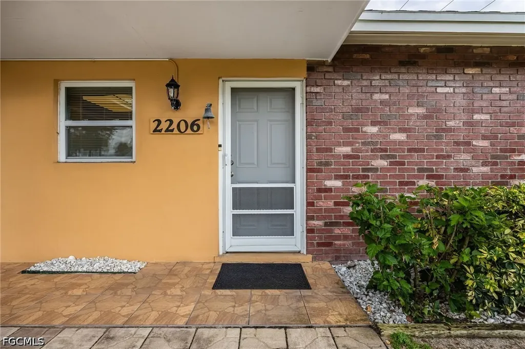 2206 E 6th Street Lehigh Acres FL 33936