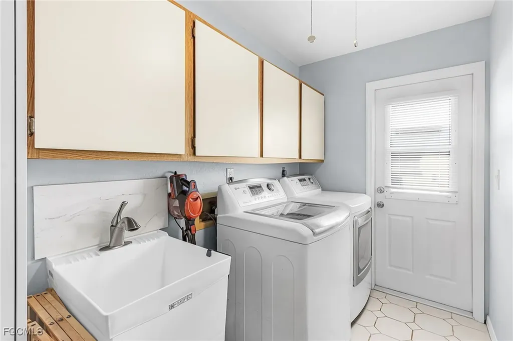 5019 Skyline Boulevard Cape Coral FL 33914