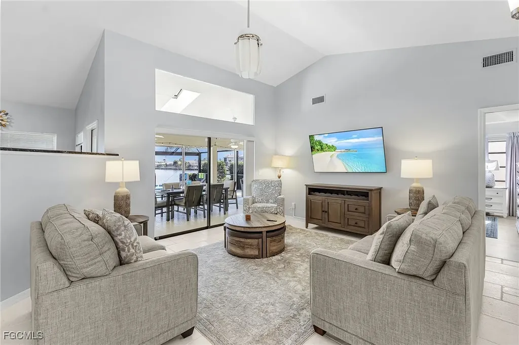5019 Skyline Boulevard Cape Coral FL 33914