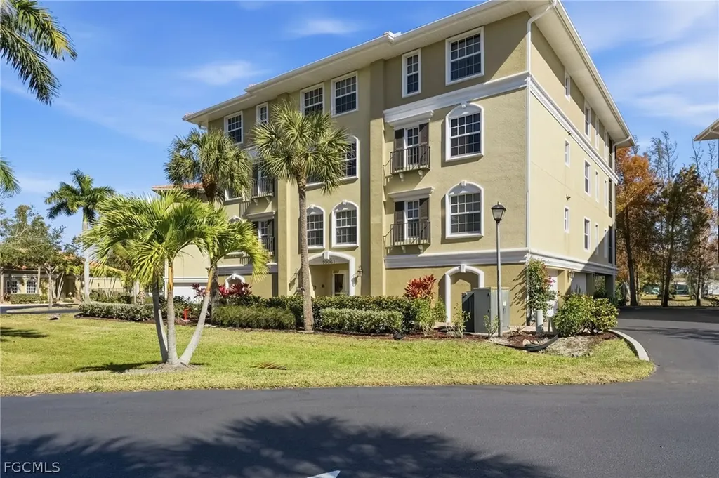 10061 Lake Cove Drive Fort Myers FL 33908