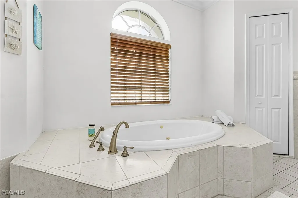 3724 Surfside Boulevard Cape Coral FL 33914