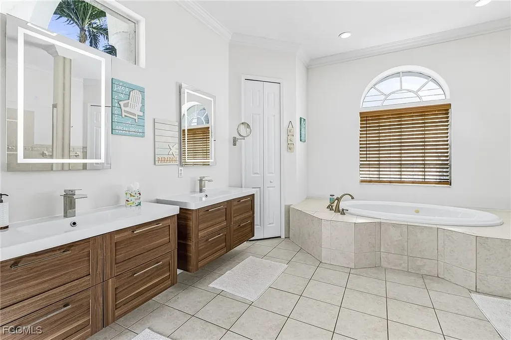 3724 Surfside Boulevard Cape Coral FL 33914