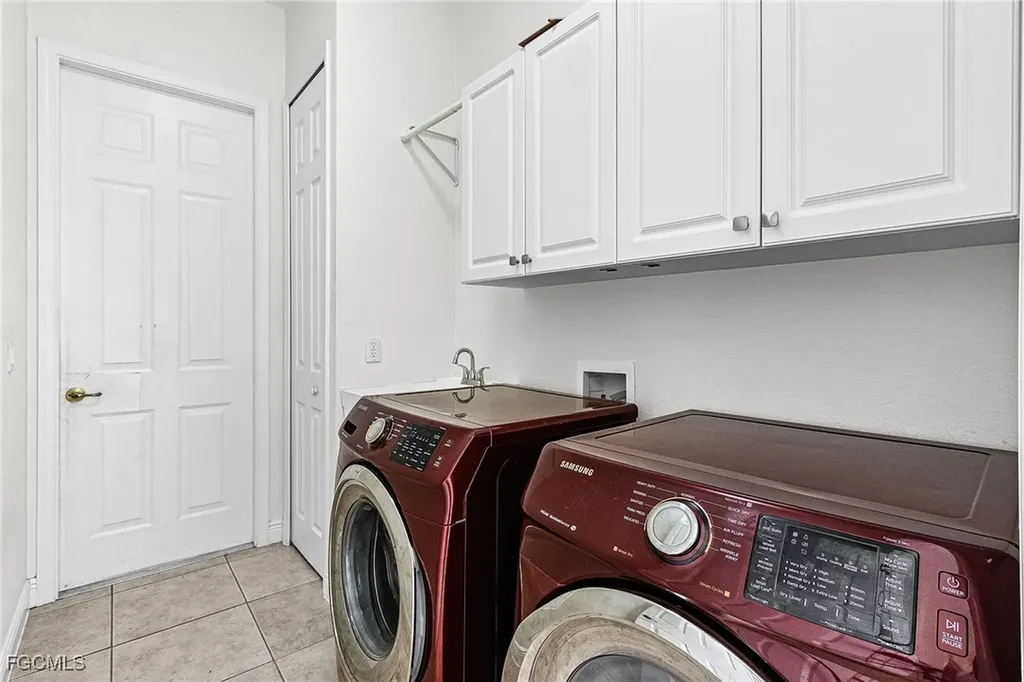 3724 Surfside Boulevard Cape Coral FL 33914