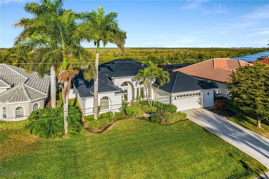 3724 Surfside Boulevard Cape Coral FL 33914
