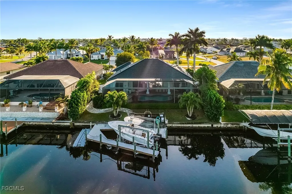 3724 Surfside Boulevard Cape Coral FL 33914