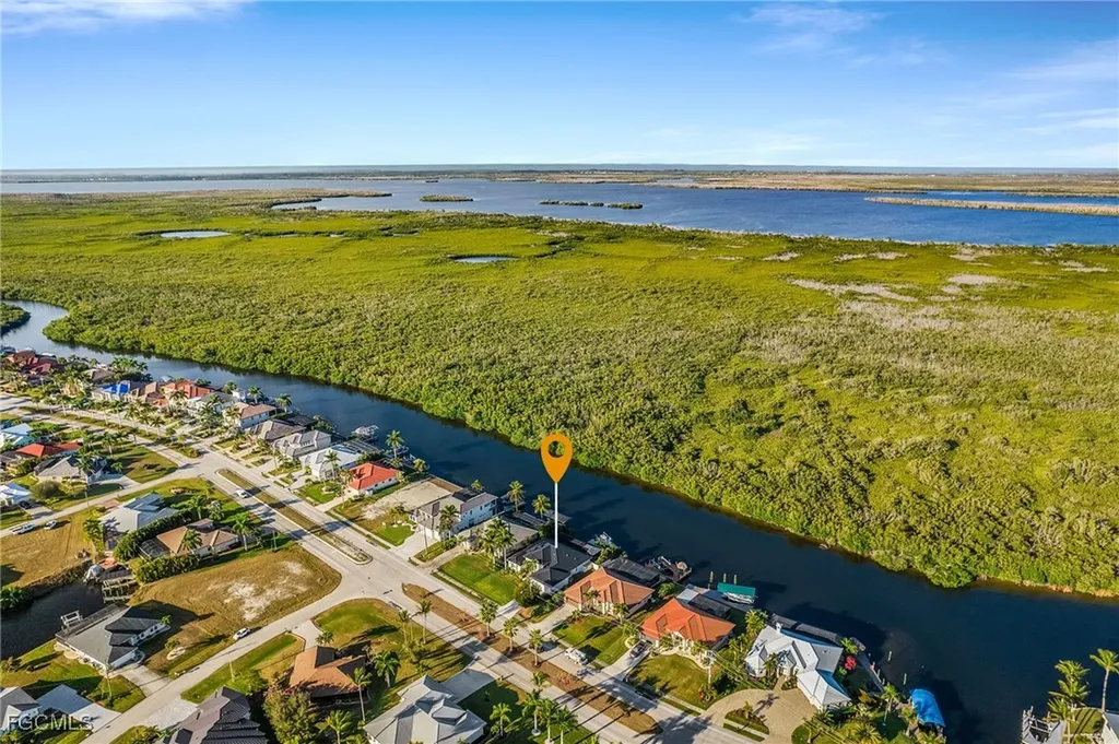 3724 Surfside Boulevard Cape Coral FL 33914
