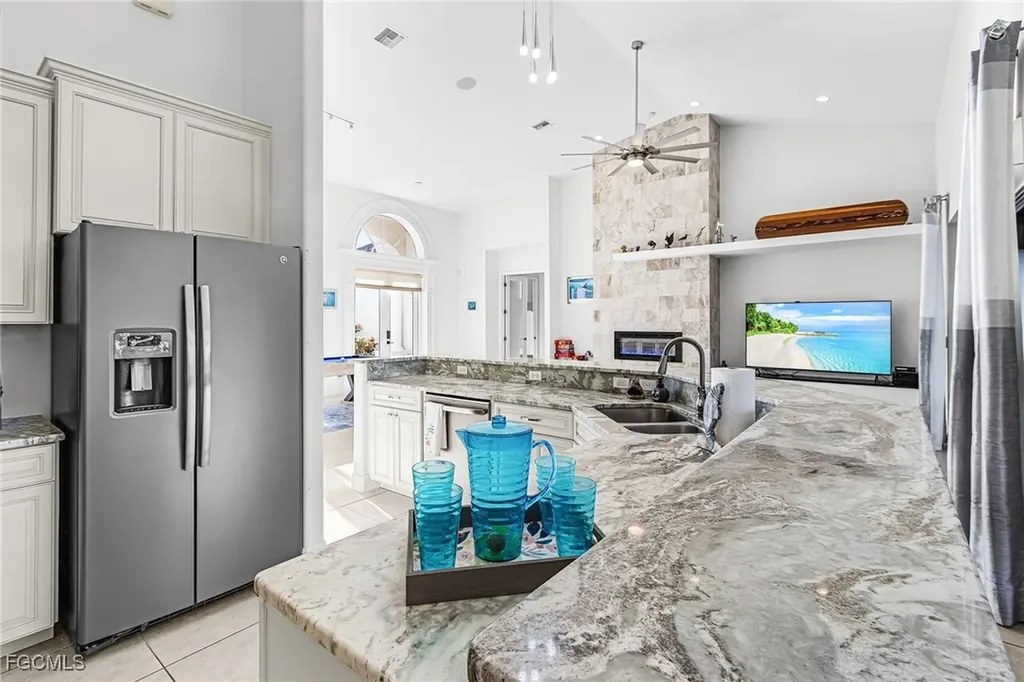 3724 Surfside Boulevard Cape Coral FL 33914