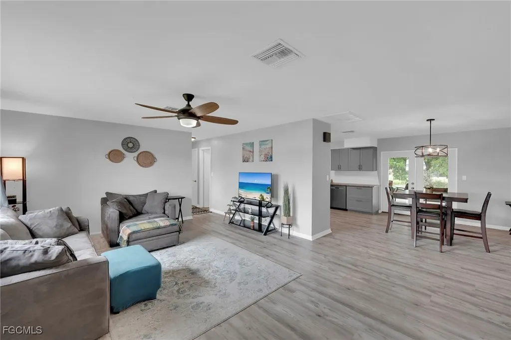 2506 SE 8th Avenue Cape Coral FL 33904