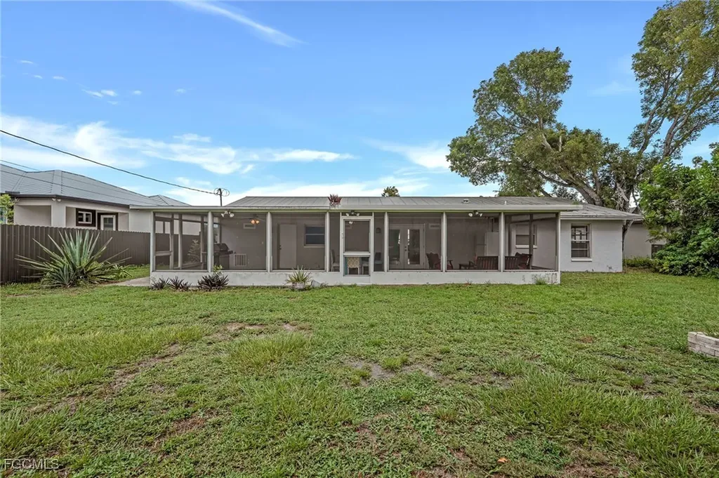 2506 SE 8th Avenue Cape Coral FL 33904