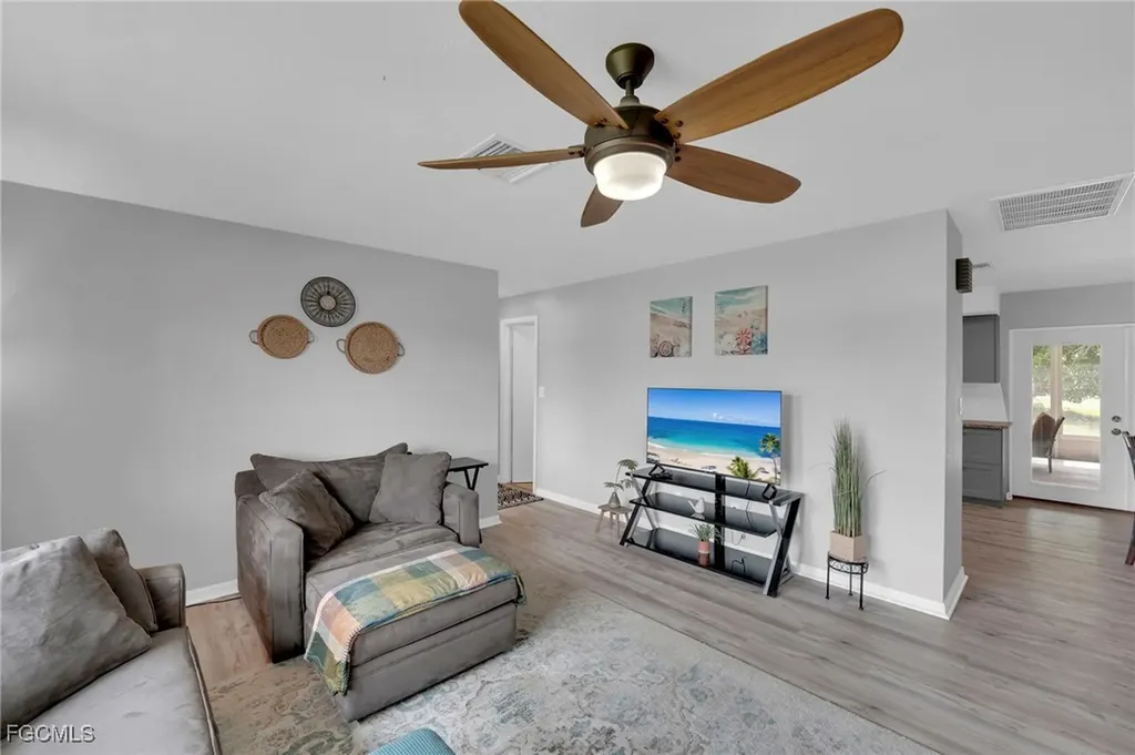 2506 SE 8th Avenue Cape Coral FL 33904