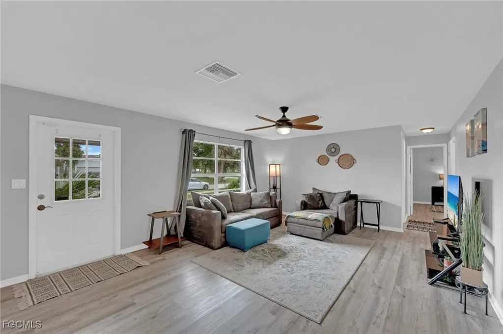 2506 SE 8th Avenue Cape Coral FL 33904