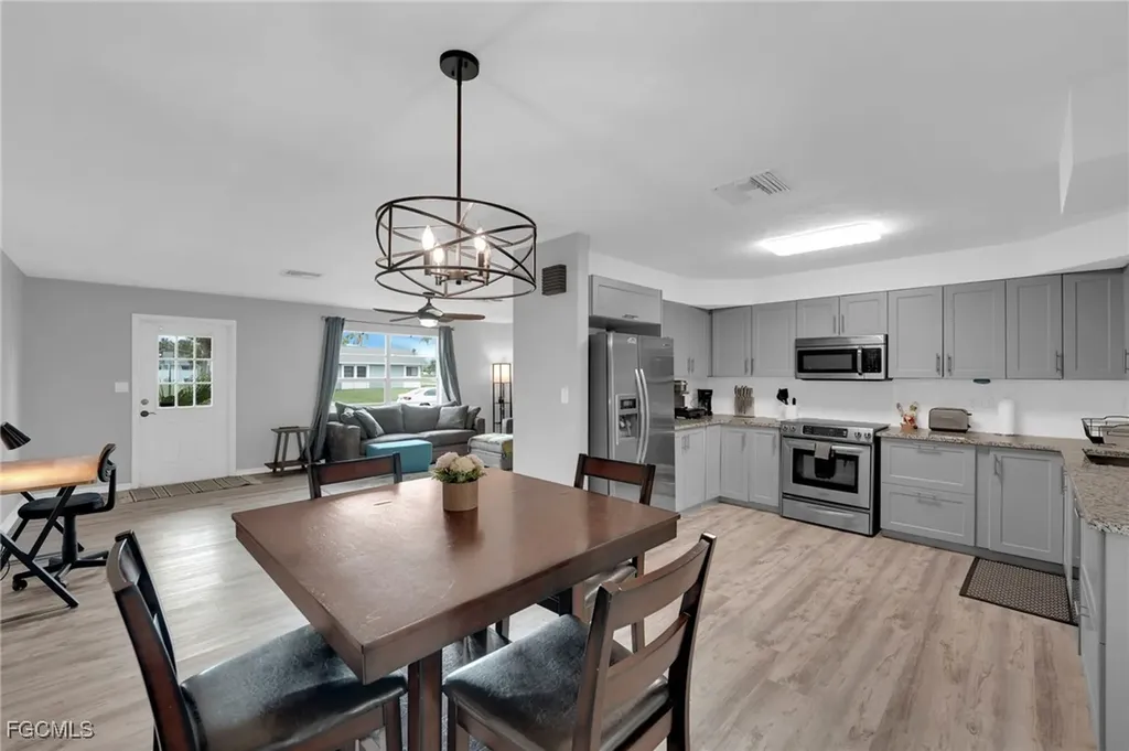 2506 SE 8th Avenue Cape Coral FL 33904