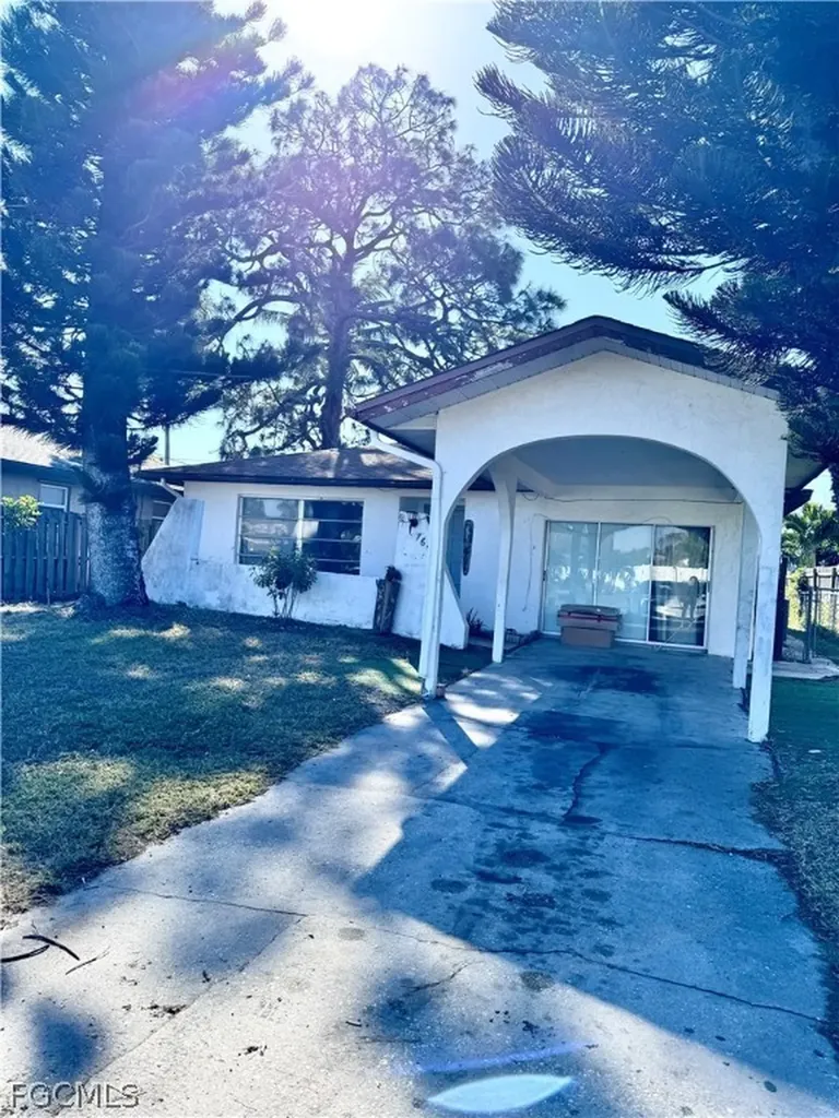 Naples FL, 764 108TH Avenue N