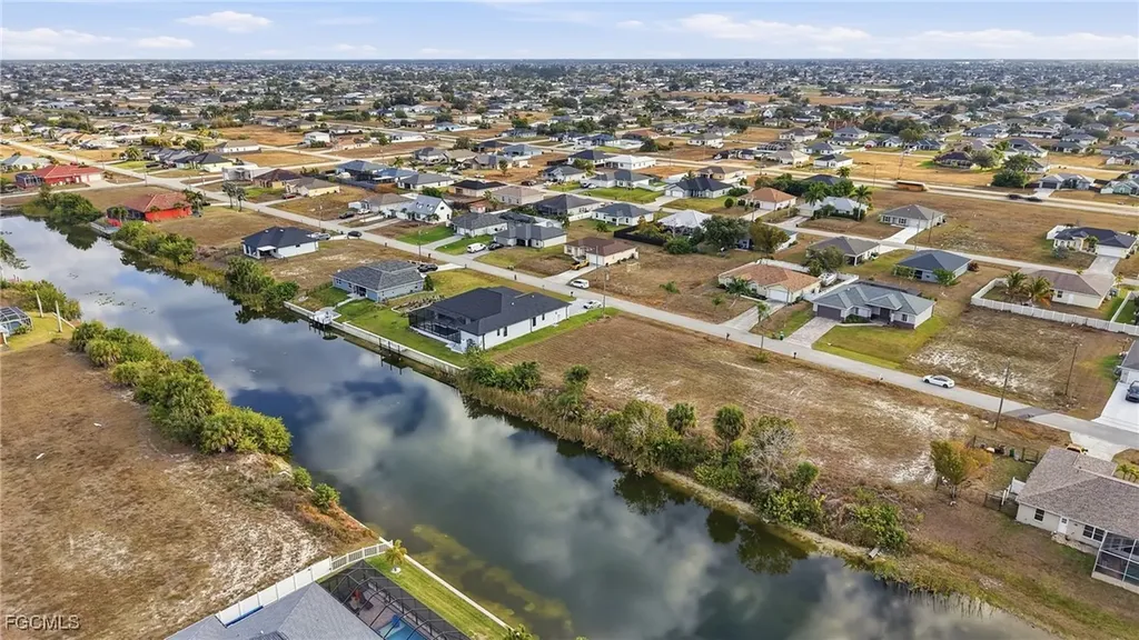 932 NW 9th Avenue Cape Coral FL 33993