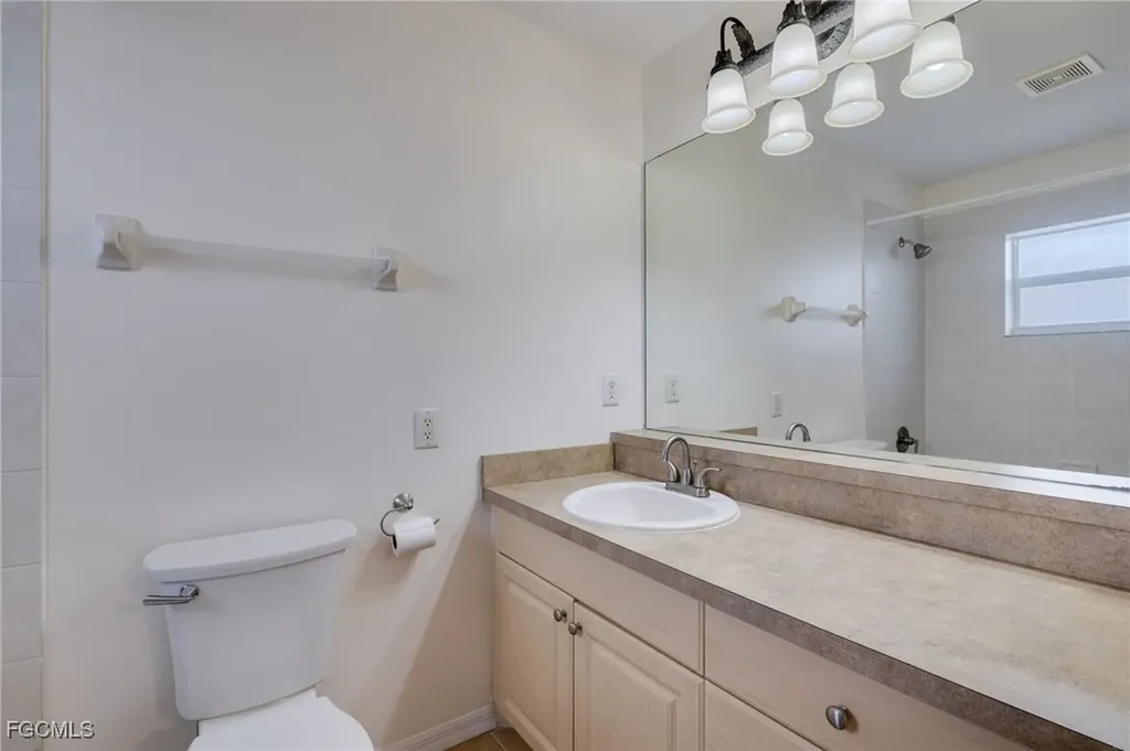 2221 NE 15th Lane Cape Coral FL 33909