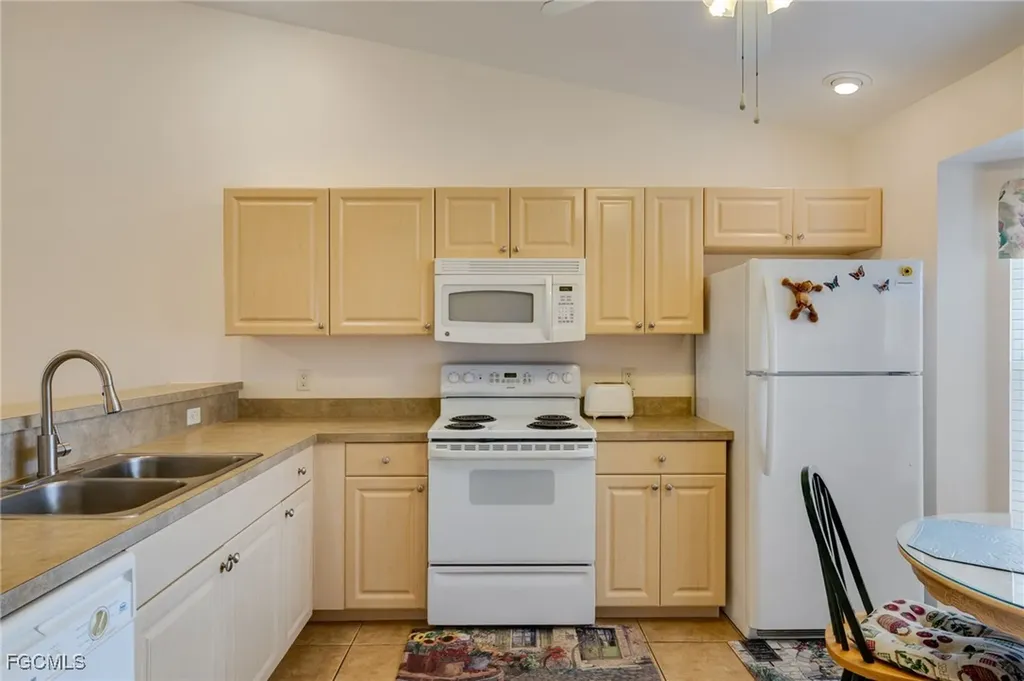 2221 NE 15th Lane Cape Coral FL 33909