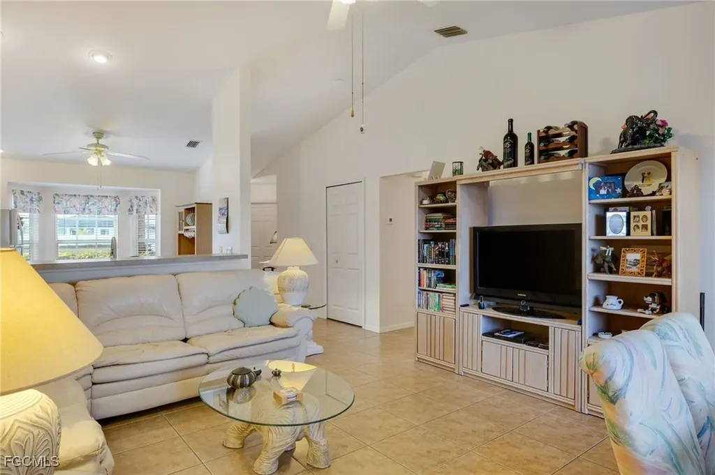 2221 NE 15th Lane Cape Coral FL 33909